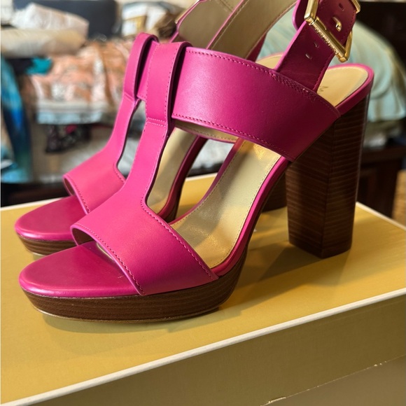 Michael Kors Becker Leather Platform Sandals Block Heel in Wild Berry - Picture 2 of 10